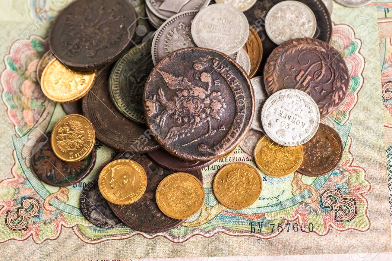 ゴールデン ロイヤル コイン。20 世紀初頭のロシアの銀のコインの写真素材・画像素材 Image 66412328