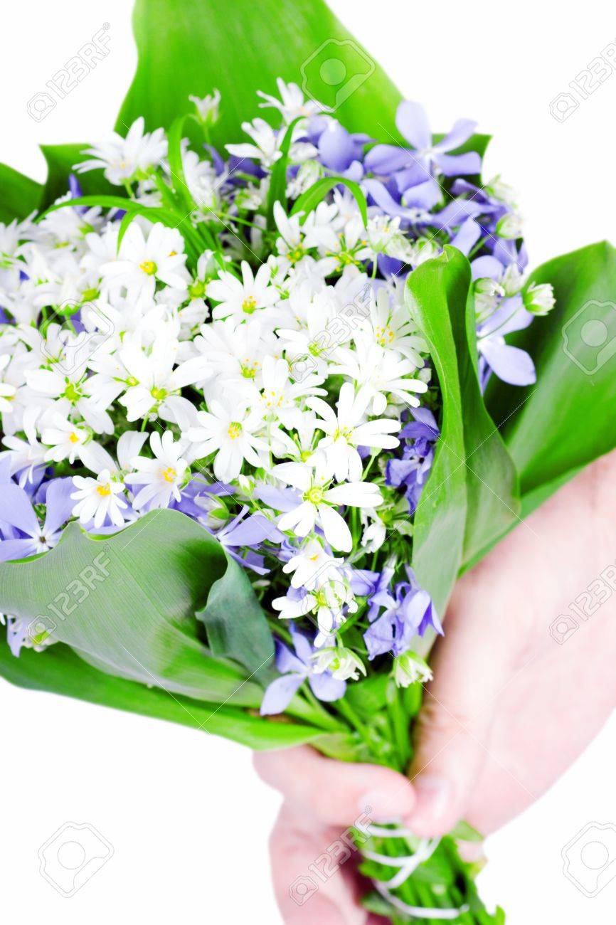 人の手の春の花の花束 の写真素材 画像素材 Image