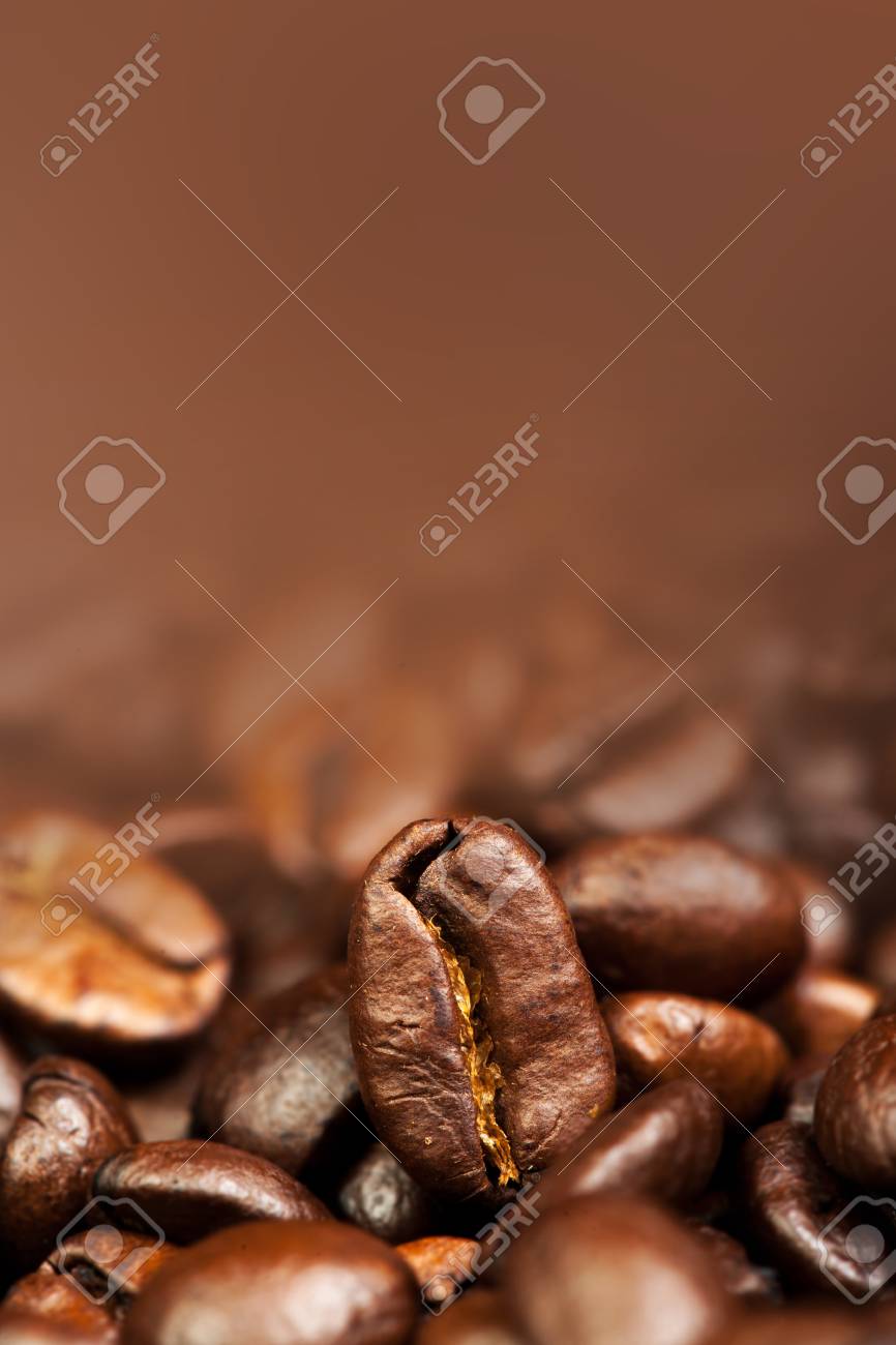 コーヒー豆カフェイン焙煎ブラウン エスプレッソ壁紙をクローズ アップ 揚げコーヒー豆テクスチャ マクロ の写真素材 画像素材 Image