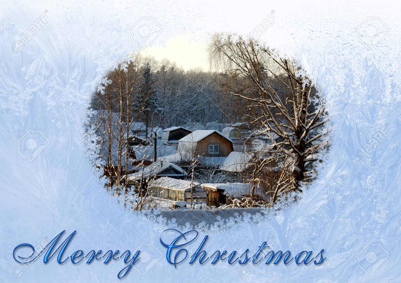 Immagini Natalizie Innevate.Immagini Stock Anno Nuovo O Sfondo Natalizio Il Villaggio Innevato E Visibile Attraverso Il Disegno Gelido Image 89501669