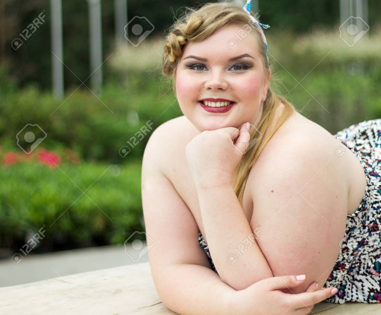 Jeune Belle Taille Plus Modele Xxl Portrait De Femme Banque D Images Et Photos Libres De Droits Image