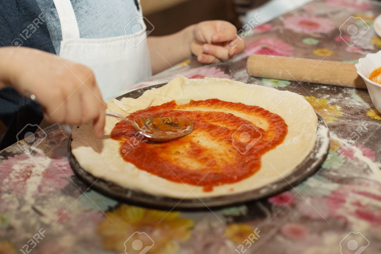 NATALIIA ZHEKOVACooking Italian Pizza