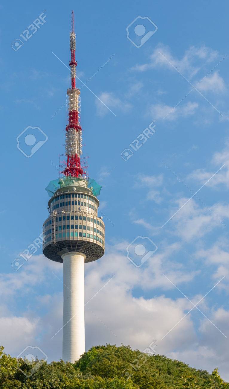 N Seoul Tower O Torre Namsan En Seúl Corea Del Sur Fotos Retratos Imágenes Y Fotografía De Archivo Libres De Derecho Image 41228992
