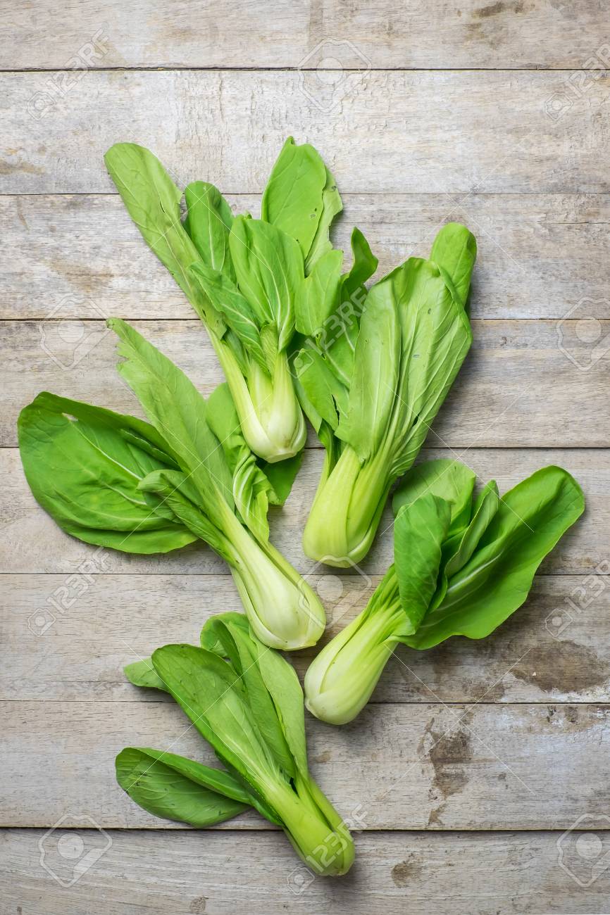 生の有機赤ちゃんの白菜 の写真素材 画像素材 Image