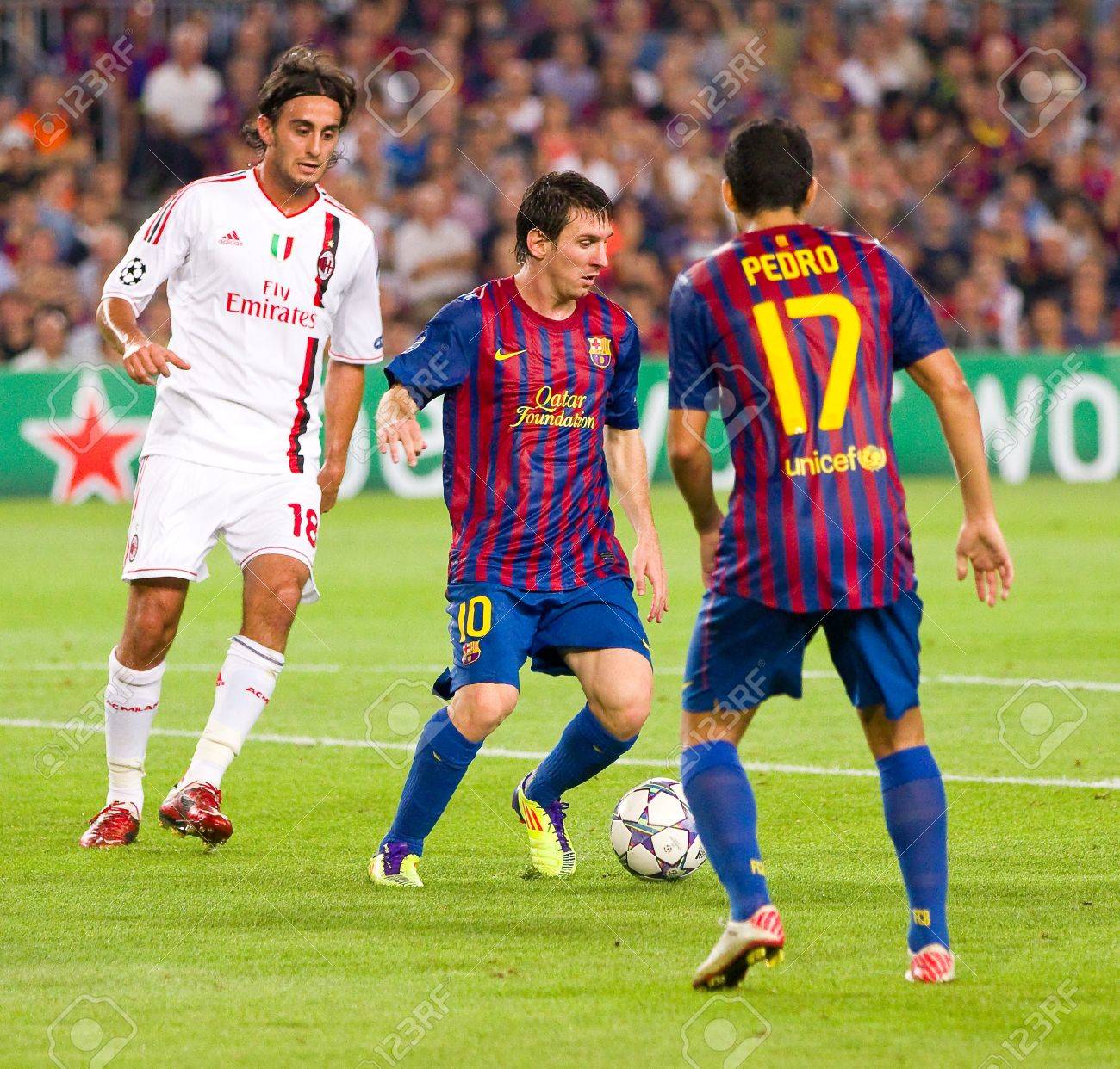 バルセロナ 9 月 13 日 レオ メッシ Fc バルセロナ Ac ミラン 最終的なスコア間の Uefa チャンピオンズ リーグの試合中にアクションで 2 2 カンプ ノウ スタジアム バルセロナ スペインで 11 年 9 月 13 日に の写真素材 画像素材 Image