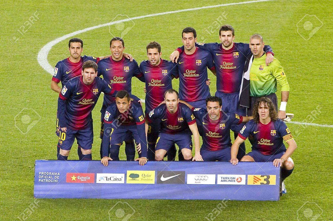 Fc バルセロナとアトレティコ デ マドリッド カンプ ノウ バルセロナ スペインの最終的なスコアに 12 年 12 月 16 日 4 1 スペイン リーグの試合前にバルセロナ 12 月 16 日 バルセロナの選手 の写真素材 画像素材 Image