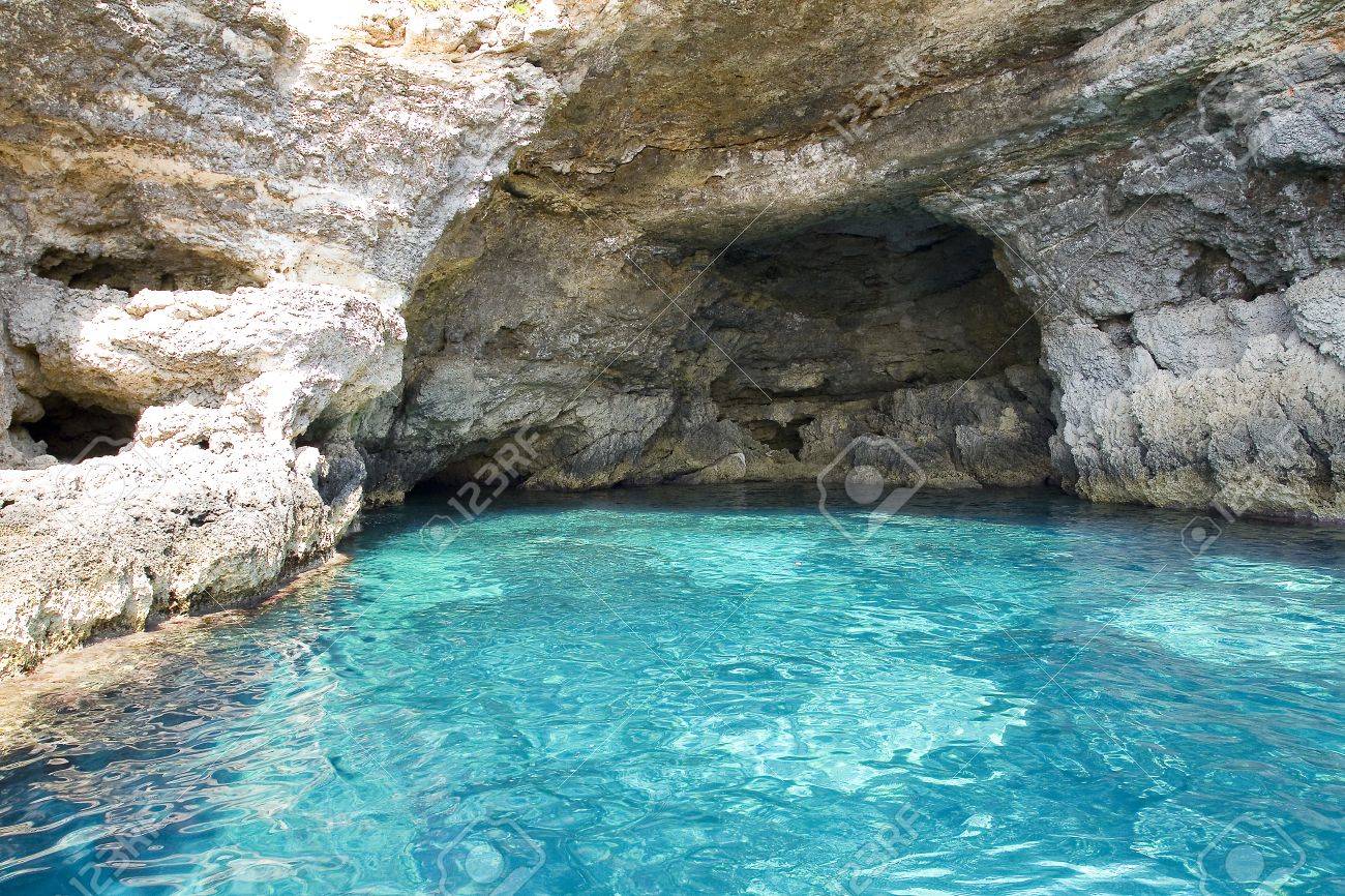 ランペドゥーサ島 シチリア島 イタリアの洞窟 の写真素材 画像素材 Image