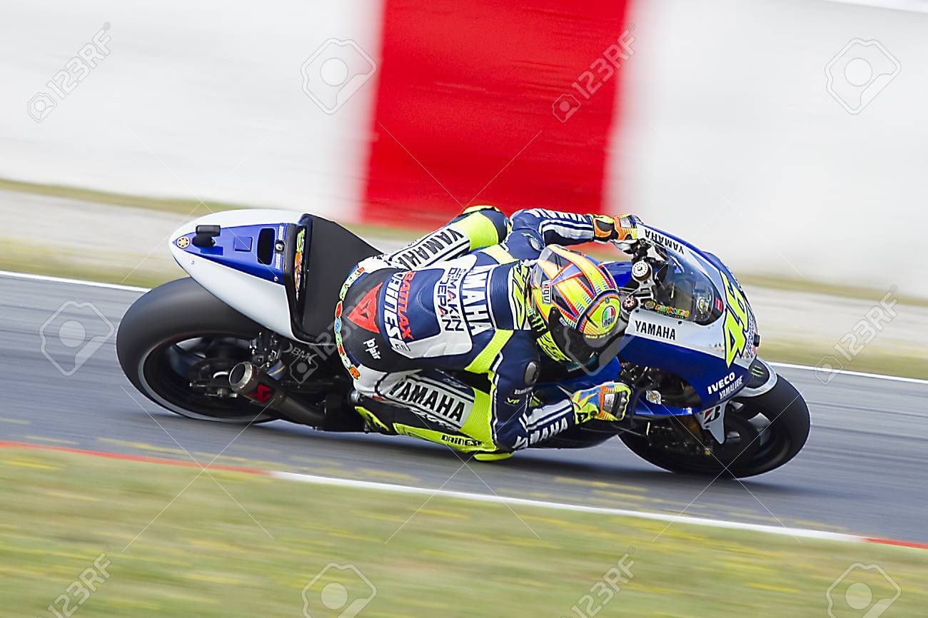 13 年 6 月 16 日バルセロナ スペインのホルヘ ロレンソ モントメロでカタルーニャの Motogp グランド グランプリでレース バレンティーノ ロッシのヤマハ ファクトリーのチームがレースに勝つ の写真素材 画像素材 Image 13 年 6 月 16 日バルセロナ スペインのホルヘ ロレンソ モントメロでカタルーニャの Motogp グランド グランプリでレース バレンティーノ ロッシのヤマハ ファクトリーのチームがレースに勝つ の写真素材 画像素材 Image