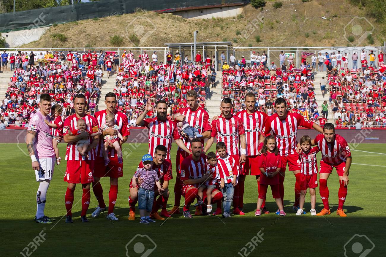 スペイン ジローナの 15 年 6 月 7 日にジローナ ジローナ Fc と最終的な Cd ルーゴの間スペイン 2 部リーグの試合前に選手のスコア 1 1 の写真素材 画像素材 Image スペイン ジローナの 15 年 6 月 7 日にジローナ ジローナ Fc と最終的な Cd ルーゴの間スペイン 2 部リーグの試合前に選手のスコア 1 1 の写真素材 画像素材 Image