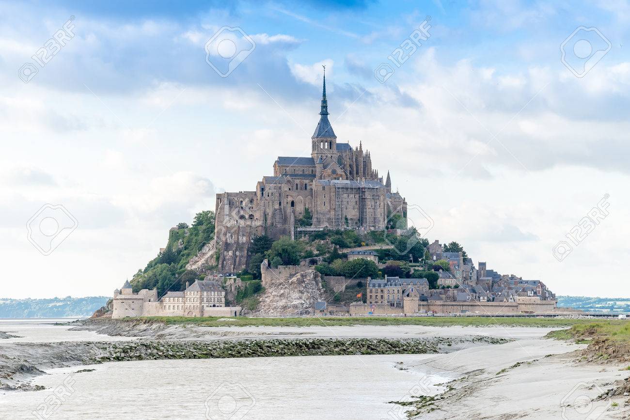 モン サン ミッシェル世界有名なノルマンディー フランス フランス文化と遺産の有名な歴史的な場所の観光 の写真素材 画像素材 Image 4304