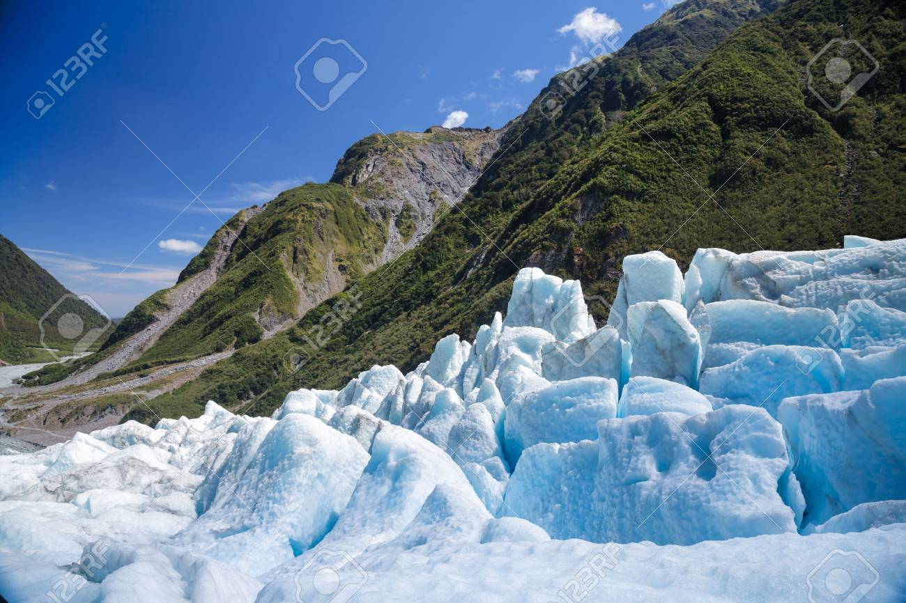 ニュージーランドの南の島の主要な観光名所でフォックス氷河と世界で最もアクセスの氷河の 1 つの下の部分 の写真素材 画像素材 Image ニュージーランドの南の島の主要な観光名所でフォックス氷河と世界で最もアクセスの氷河の 1 つの下の部分 の写真素材 画像素材 Image