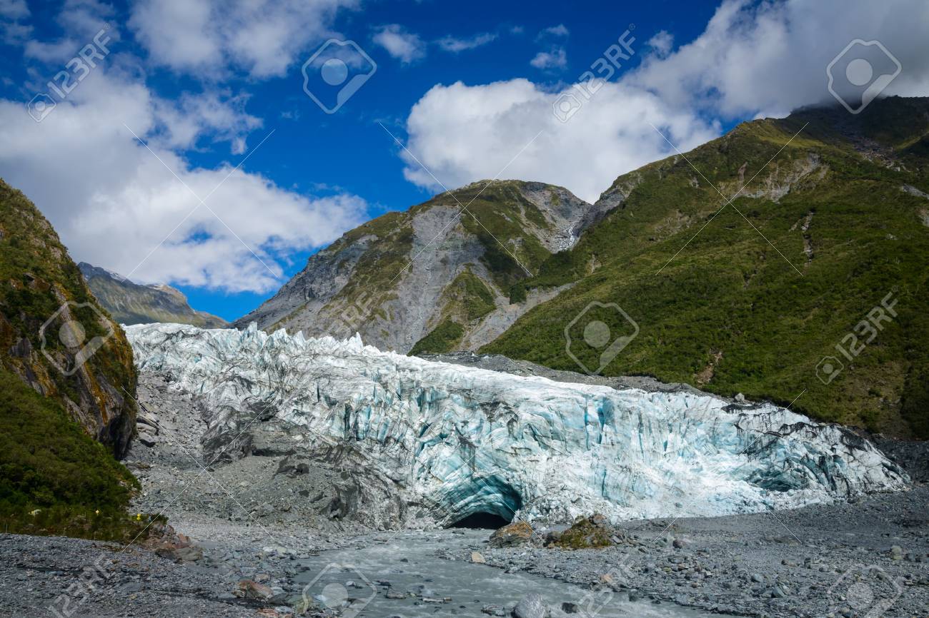 ニュージーランドの南の島で外側とターミナルの氷河の氷堆石のフォックス氷河の下の部分 の写真素材 画像素材 Image ニュージーランドの南の島で外側とターミナルの氷河の氷堆石のフォックス氷河の下の部分 の写真素材 画像素材 Image