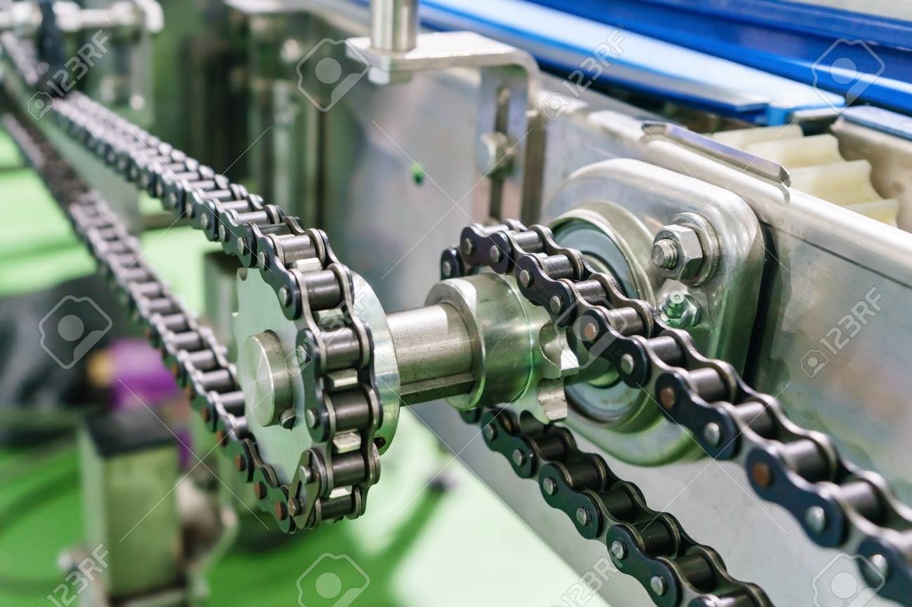 Gear and chain drive shaft in conveyor chain, and conveyor belt is on production line. - 93469615 Gear and chain drive shaft in conveyor chain, and conveyor belt is on production line. - 93469615