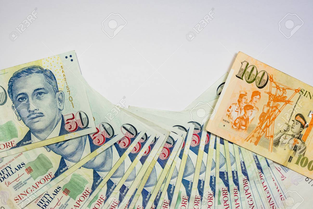 シンガポールドル、白地のシンガポールドル紙幣シンガポールは、シンガポールの公式の通貨の写真素材・画像素材 Image 81557951