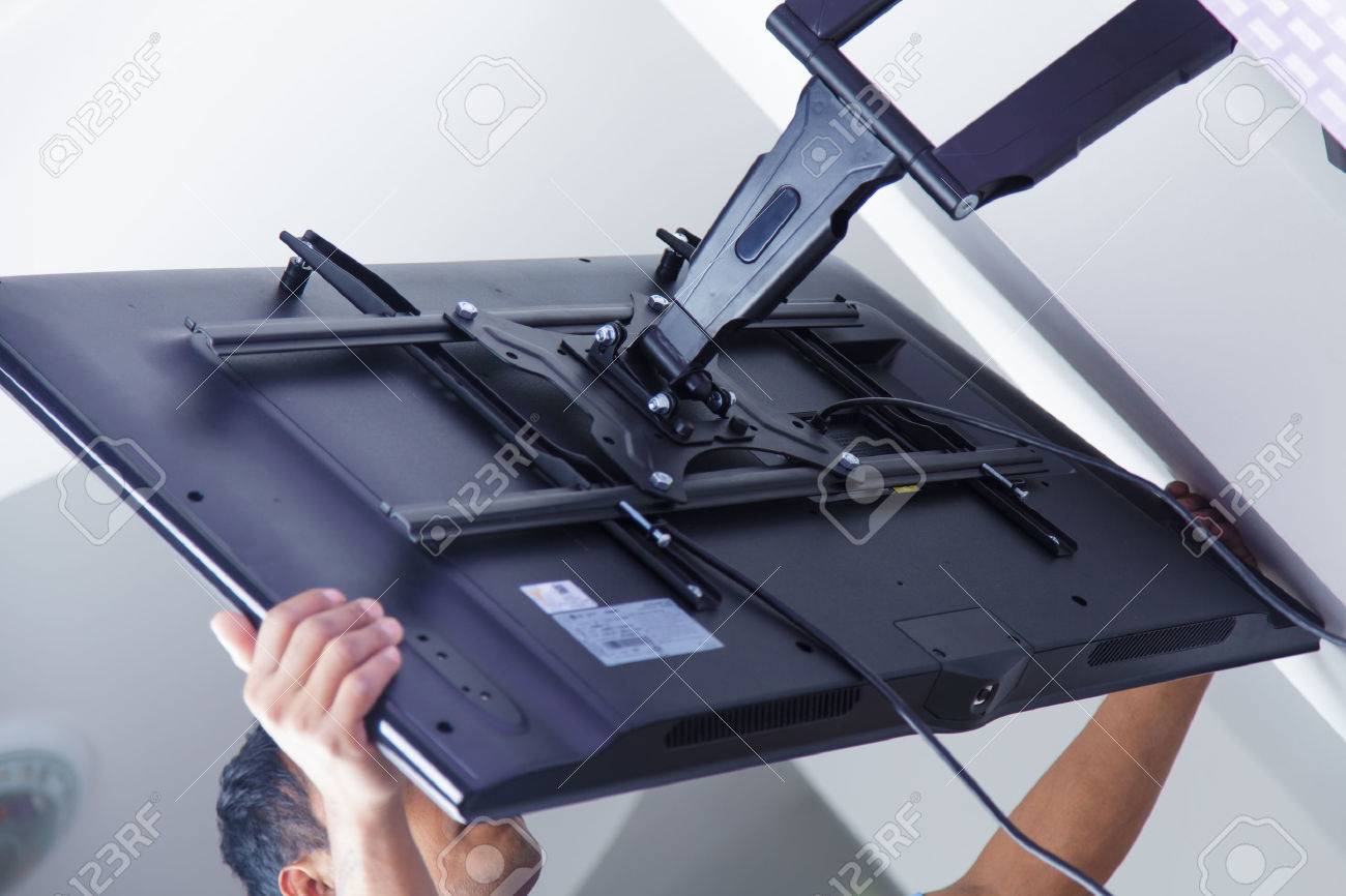 De Soporte Para Televisor En Pared El Hogar O La Oficina Fotos, Retratos, Imágenes Y Fotografía De Archivo Libres De Derecho. 35893111.