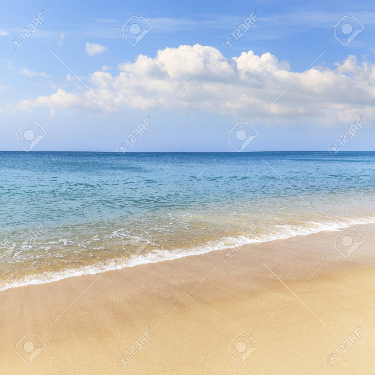 美しい海夏の背景 白砂のビーチと青い海と青い空 の写真素材 画像素材 Image 4069