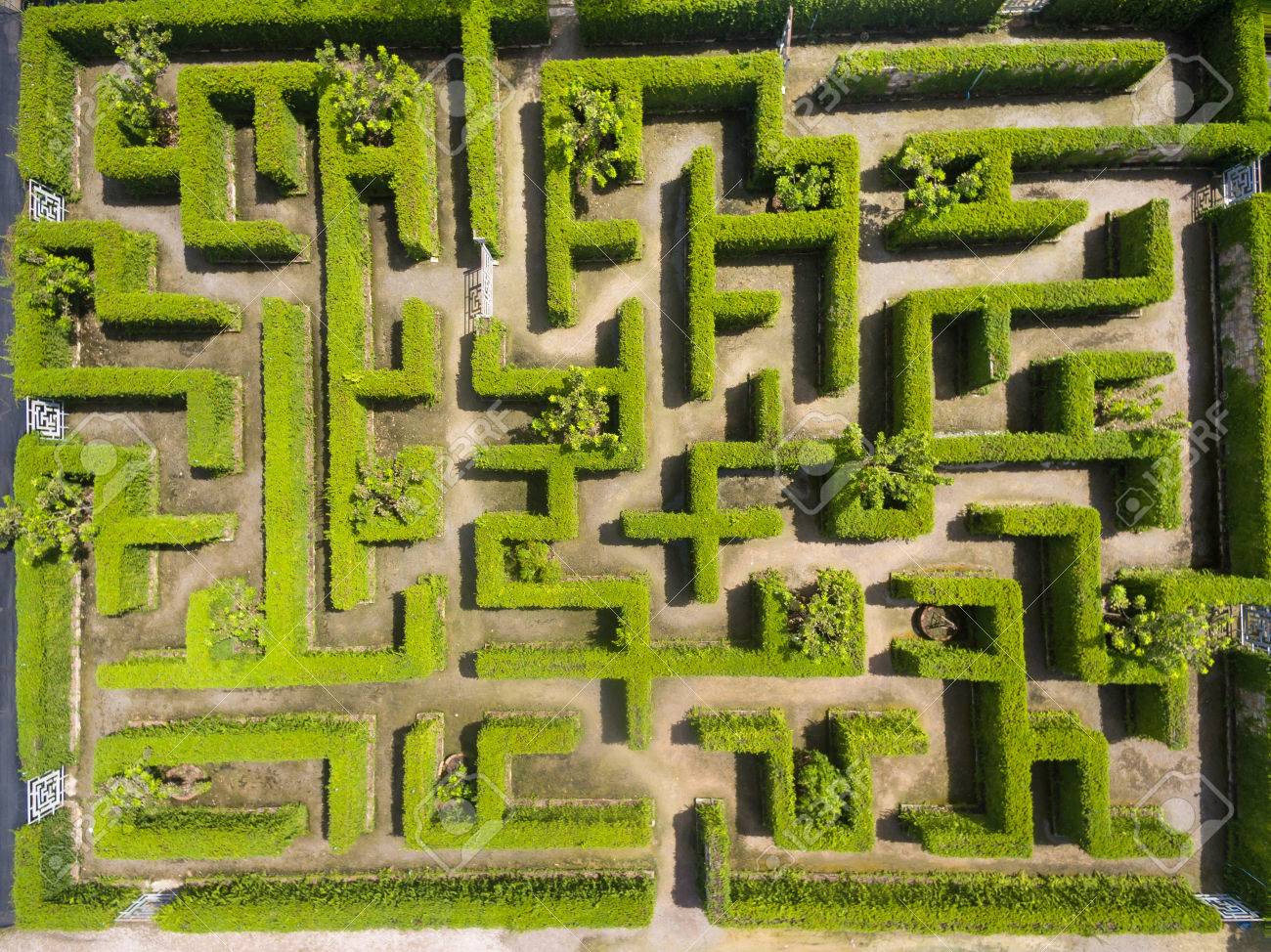 緑の迷路庭園の空撮の写真素材・画像素材 Image 83568559