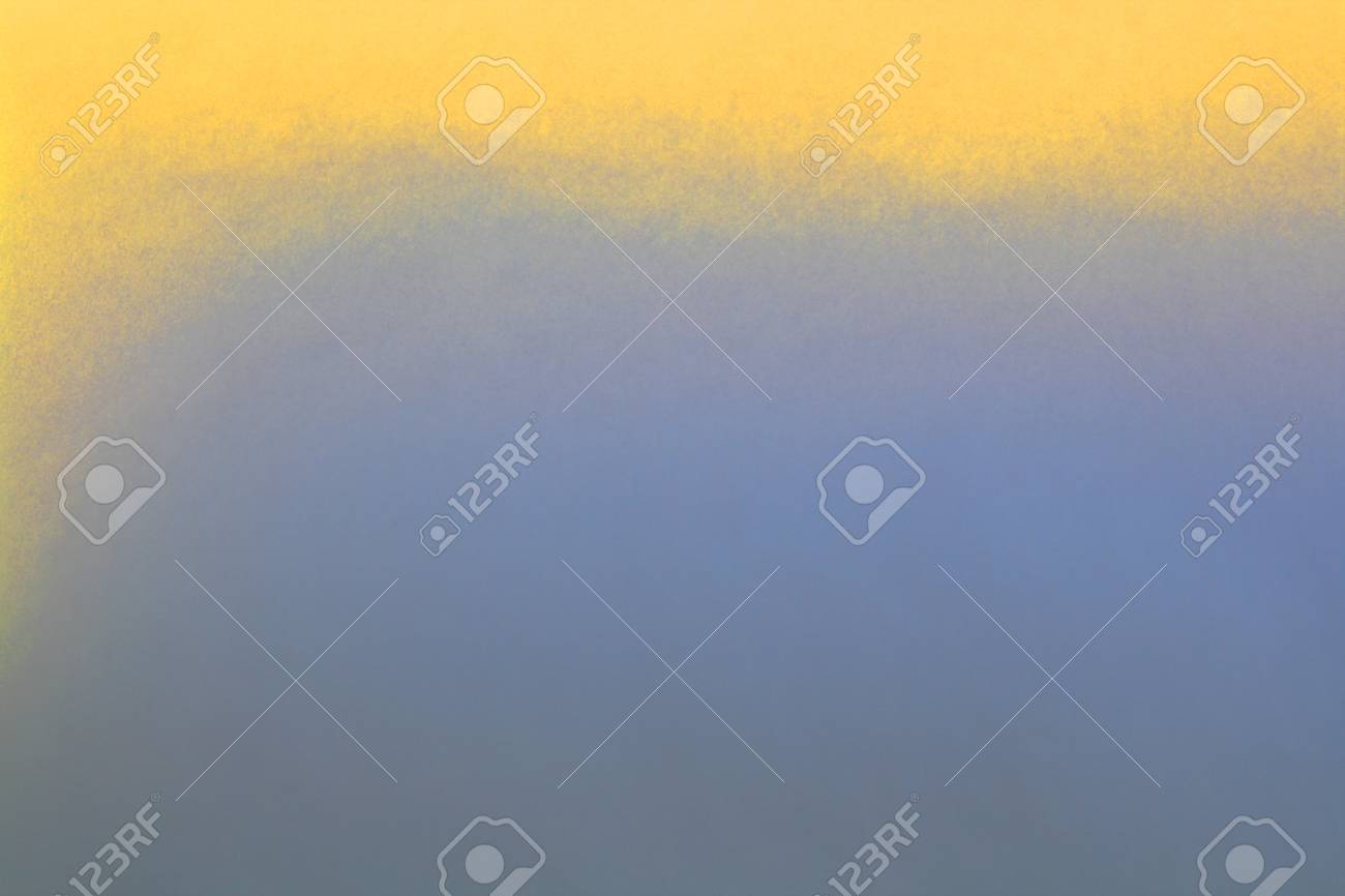 Astratto Di Colore Giallo Brillante E Sfumature Di Blu Che Assomiglia A Spruzzo Da Una Grande Ondata Contro Una Calda Estate Cielo