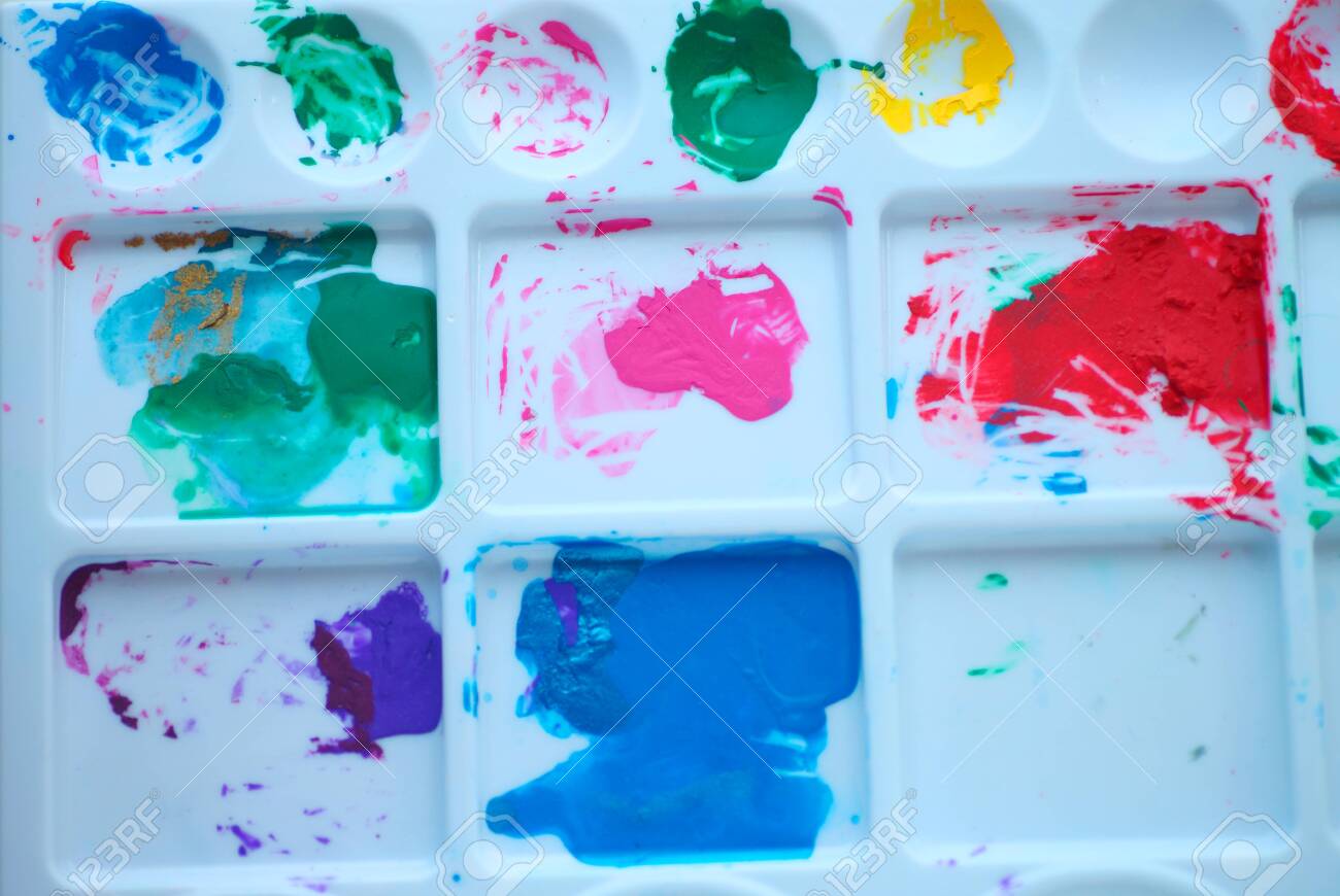 Acrylic paint in various colors on a plastic palette - 141338957 Acrylic paint in various colors on a plastic palette - 141338957