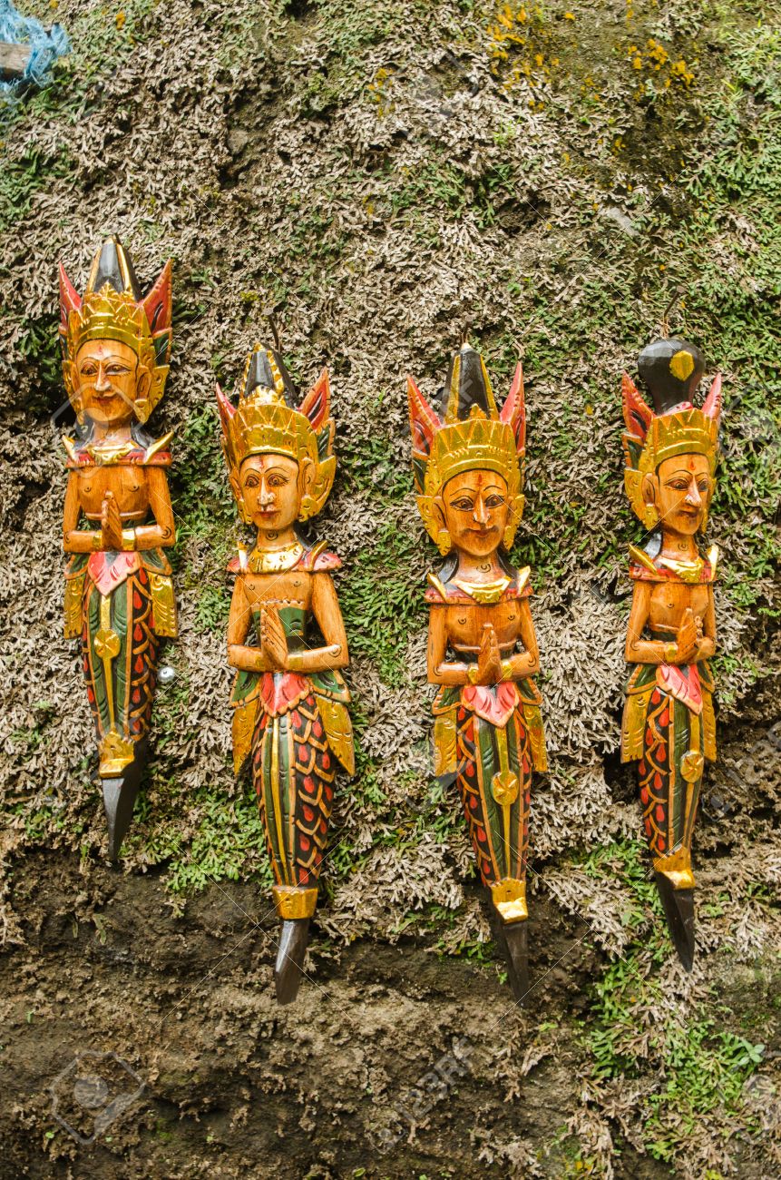 木製彫刻 果物籠を持つ女」1点です。(BALI 工芸品)