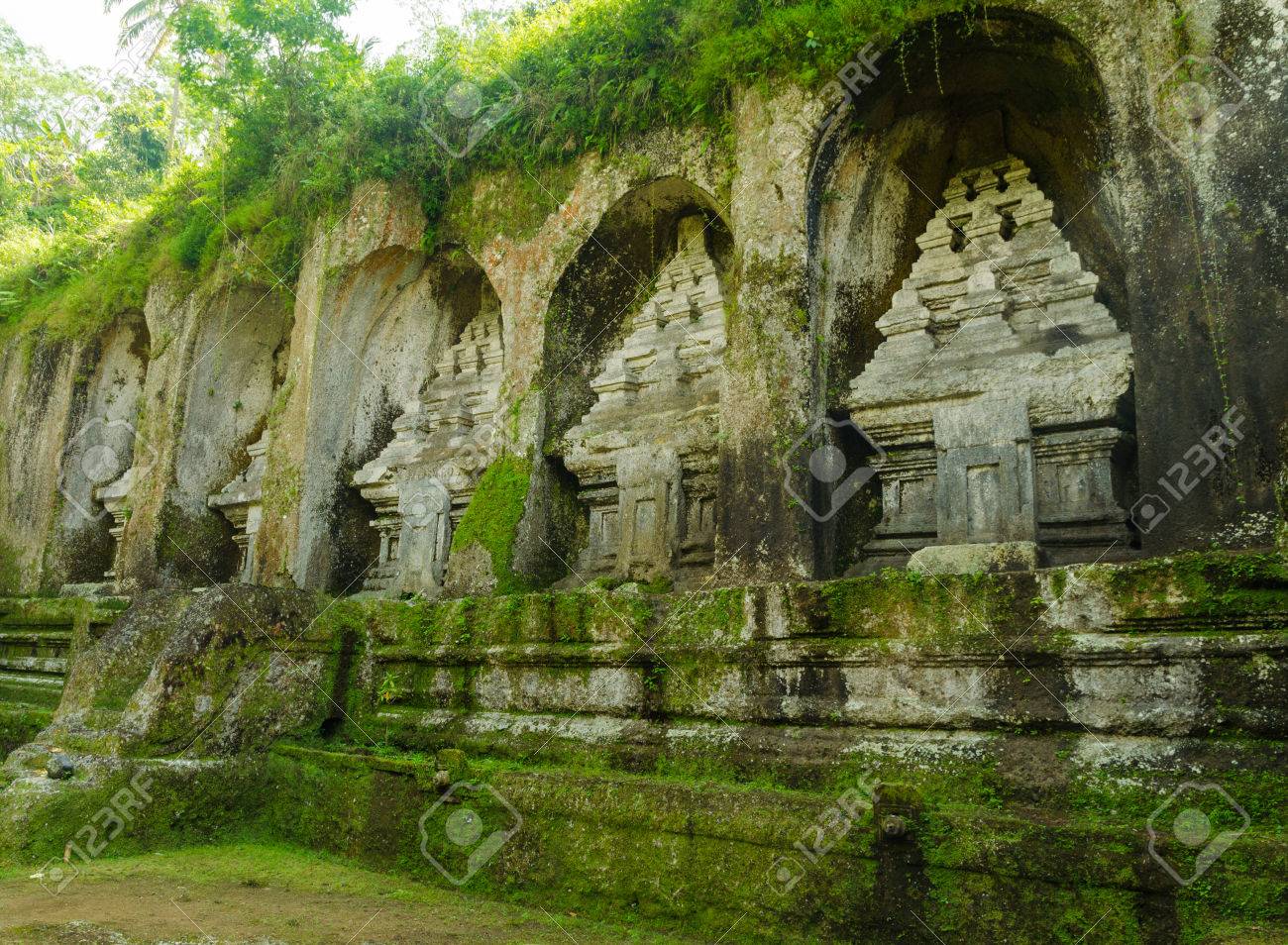 バリ島ウブド近くのグヌン カウィの洞窟します の写真素材 画像素材 Image