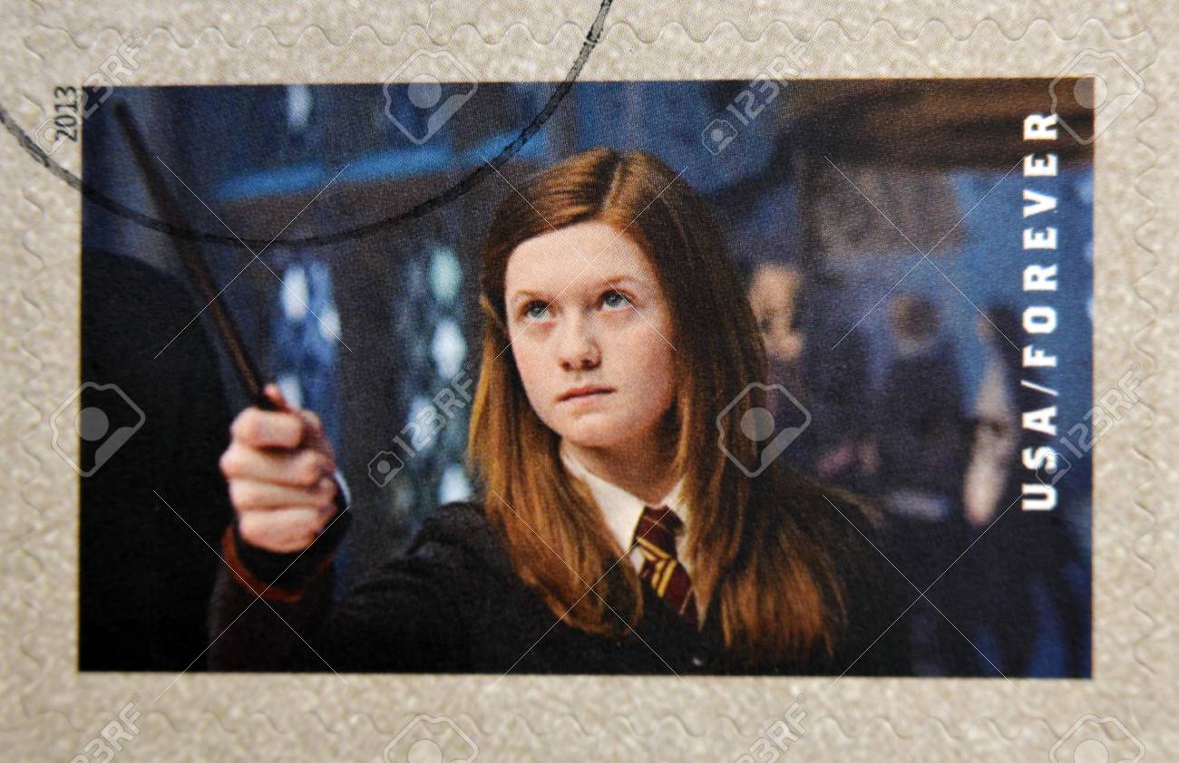 アメリカ合衆国 13年年頃 専用のハリー ポッター ショー ジニー ウィーズリー 13 年頃に米国で印刷スタンプ の写真素材 画像素材 Image