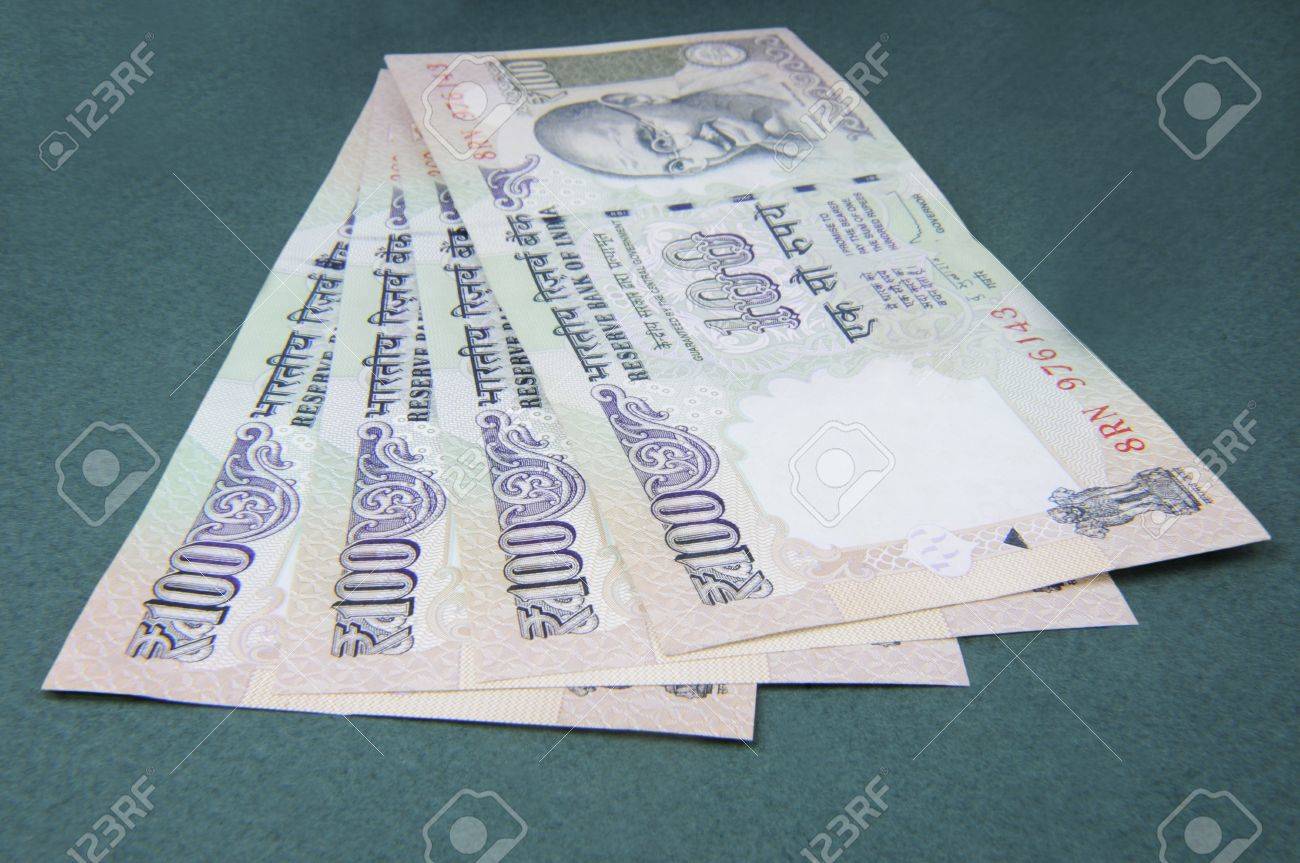 100 ルピー札 インドの通貨 の写真素材 画像素材 Image