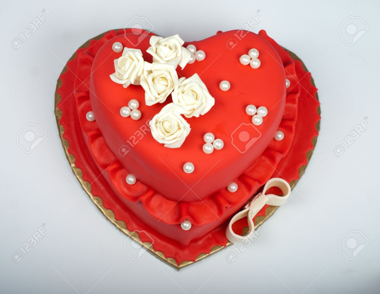 Beau Gateau De Mariage Rouge Coeur Avec Des Roses Banque D Images Et Photos Libres De Droits Image Beau Gateau De Mariage Rouge Coeur Avec Des Roses Banque D Images Et Photos Libres De Droits Image