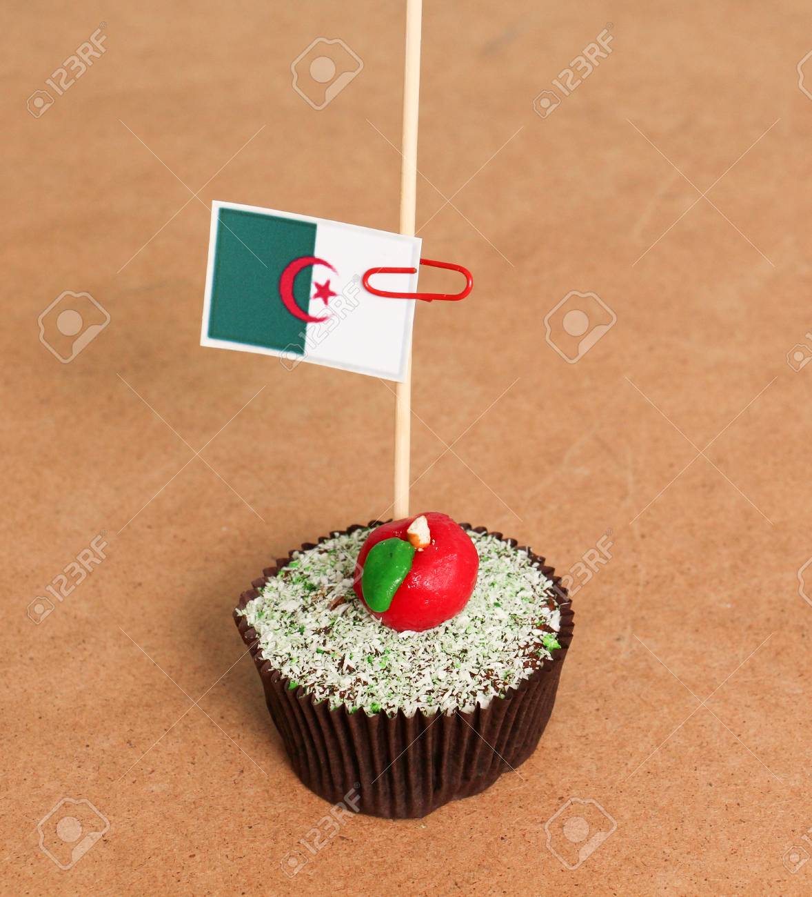 Drapeau Algerie Sur Un Petit Gateau De Pomme De L Image D Un Banque D Images Et Photos Libres De Droits Image