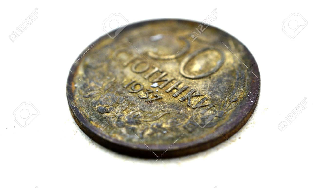ブルガリアから古い汚れたコインの写真素材・画像素材 Image 104278491