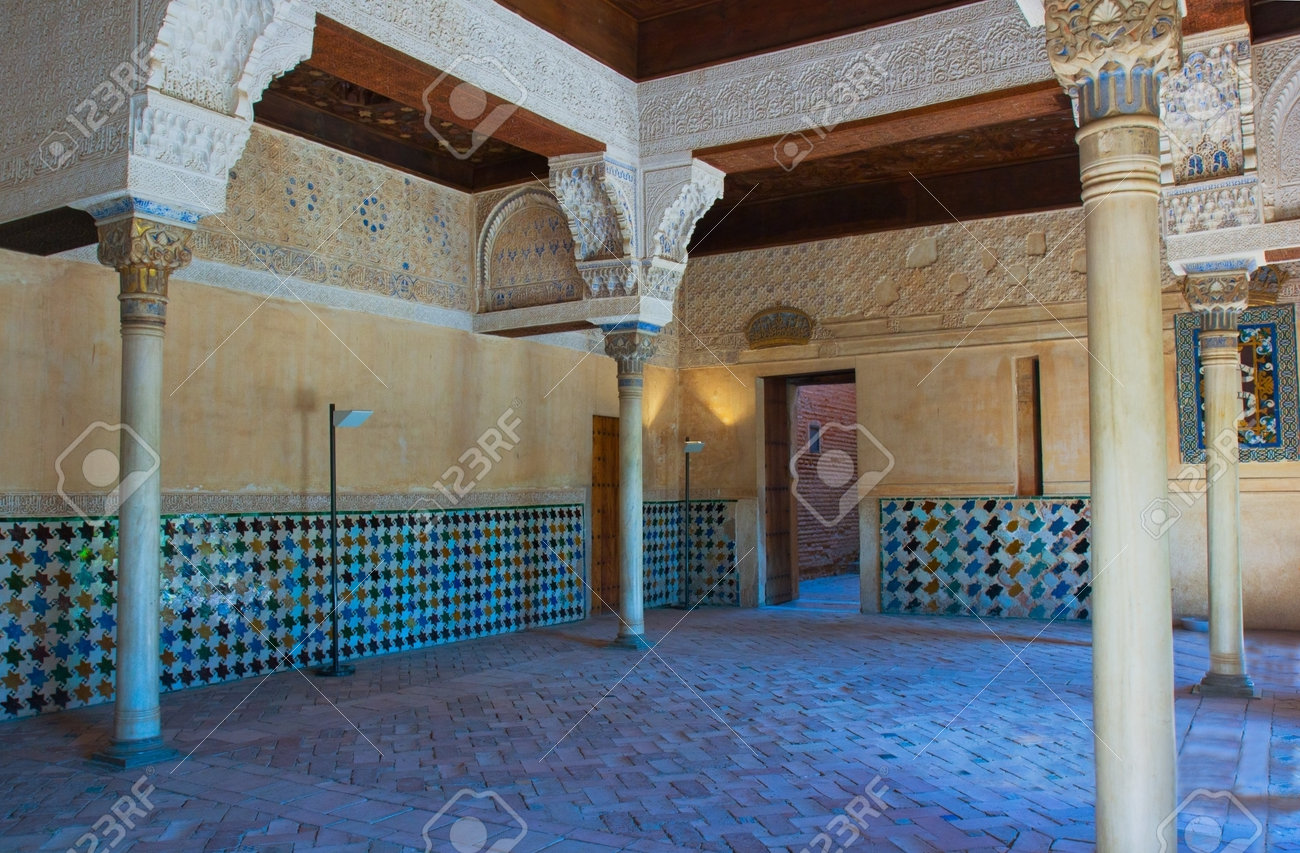 グラナダ アルハンブラ宮殿城の 1 つの内部 の写真素材 画像素材 Image