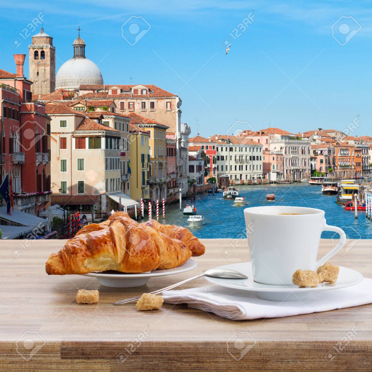 Discussion sur l'étoile du 24 juillet 2021 - Page 6 40447915-petit-d%C3%A9jeuner-%C3%A0-venise-italie