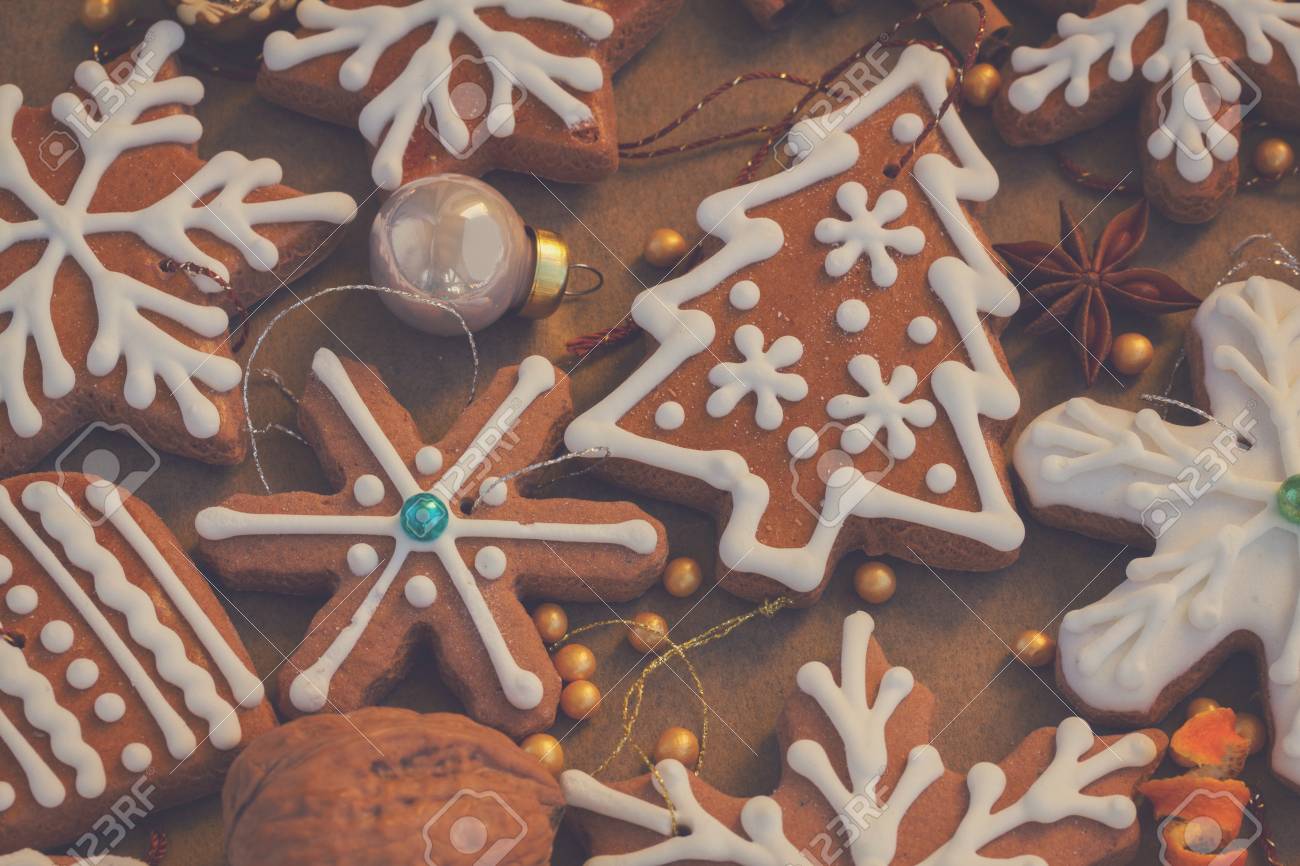Biscotti Di Natale Panpepato.Immagini Stock Biscotti Di Panpepato Di Natale Con Spezie E Decorazioni Retro Tonica Image 60784317