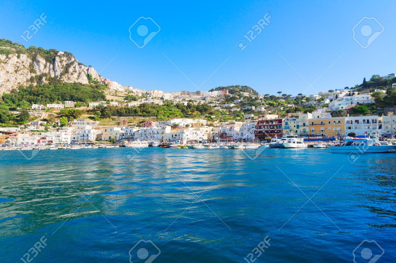 イタリア カプリ島のマリーナ グランデ堤防 の写真素材 画像素材 Image