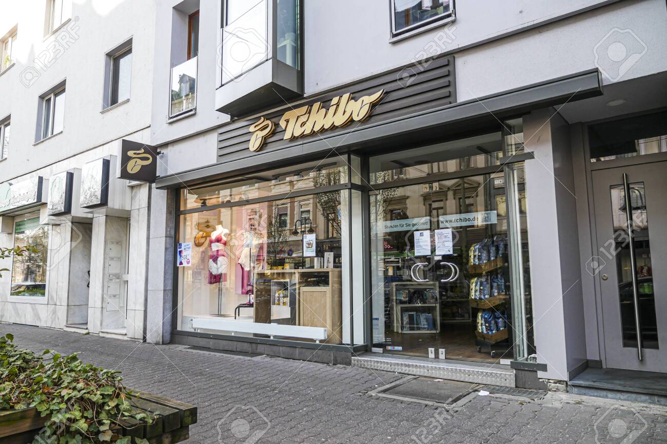 Coronavirus lockdown. Frankfurt, Germany. April 5, 2020. Closed entrance to popular franchise store during covid-19 quarantine. - 144821557 Coronavirus lockdown. Frankfurt, Germany. April 5, 2020. Closed entrance to popular franchise store during covid-19 quarantine. - 144821557