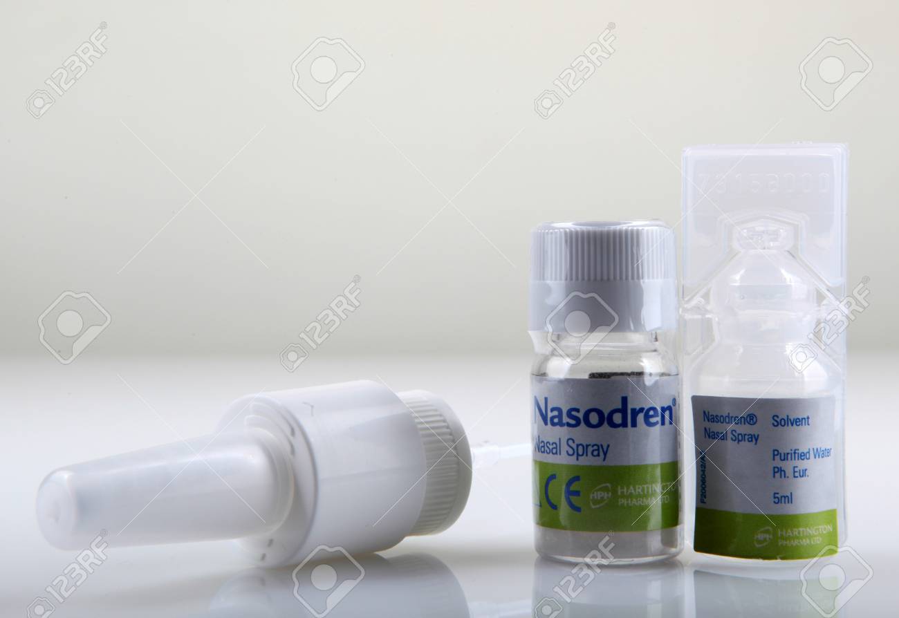 Aytos ブルガリア 14 年 1 月 21 日 Nasodren 鼻スプレー特別副鼻腔炎の症状緩和のための開発 自然水溶液含有凍結乾燥させたシクラメンを抽出します の写真素材 画像素材 Image
