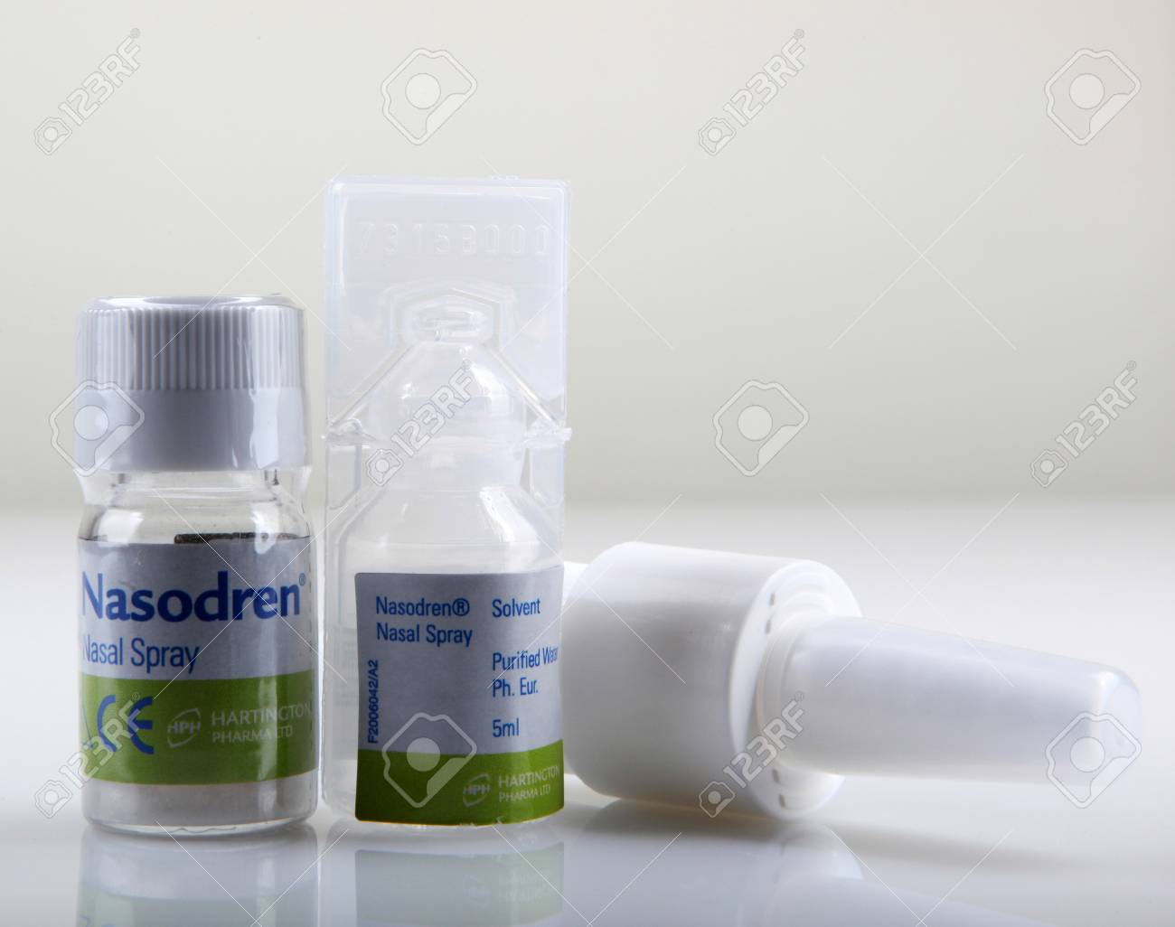 Aytos ブルガリア 14 年 1 月 21 日 Nasodren 鼻スプレー特別副鼻腔炎の症状緩和のための開発 自然水溶液含有凍結乾燥させたシクラメンを抽出します の写真素材 画像素材 Image