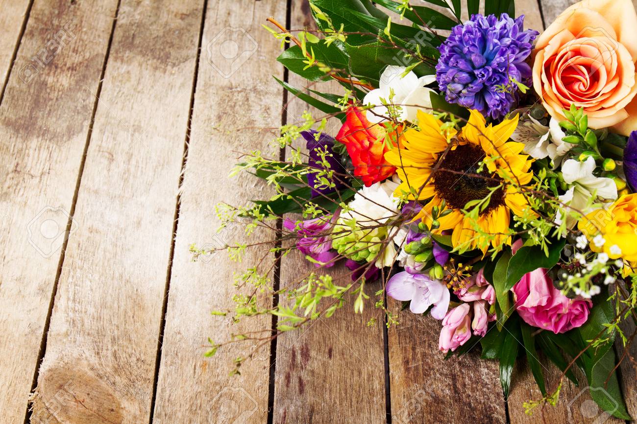 Featured image of post Beautiful Bunch Of Flowers Images - Flowers are part of the most important occasions of life and have a language of their own.