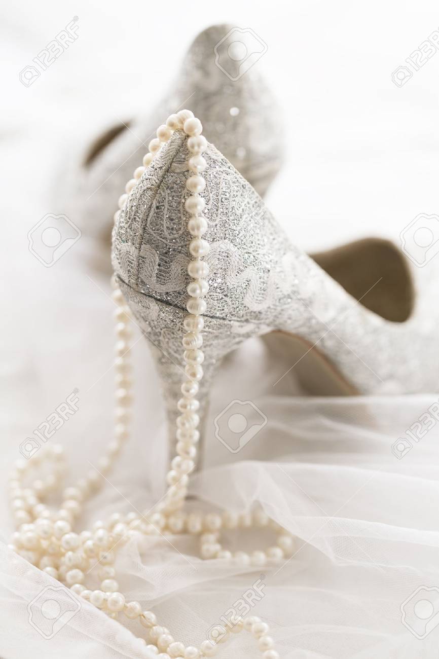 lace bridal shoes