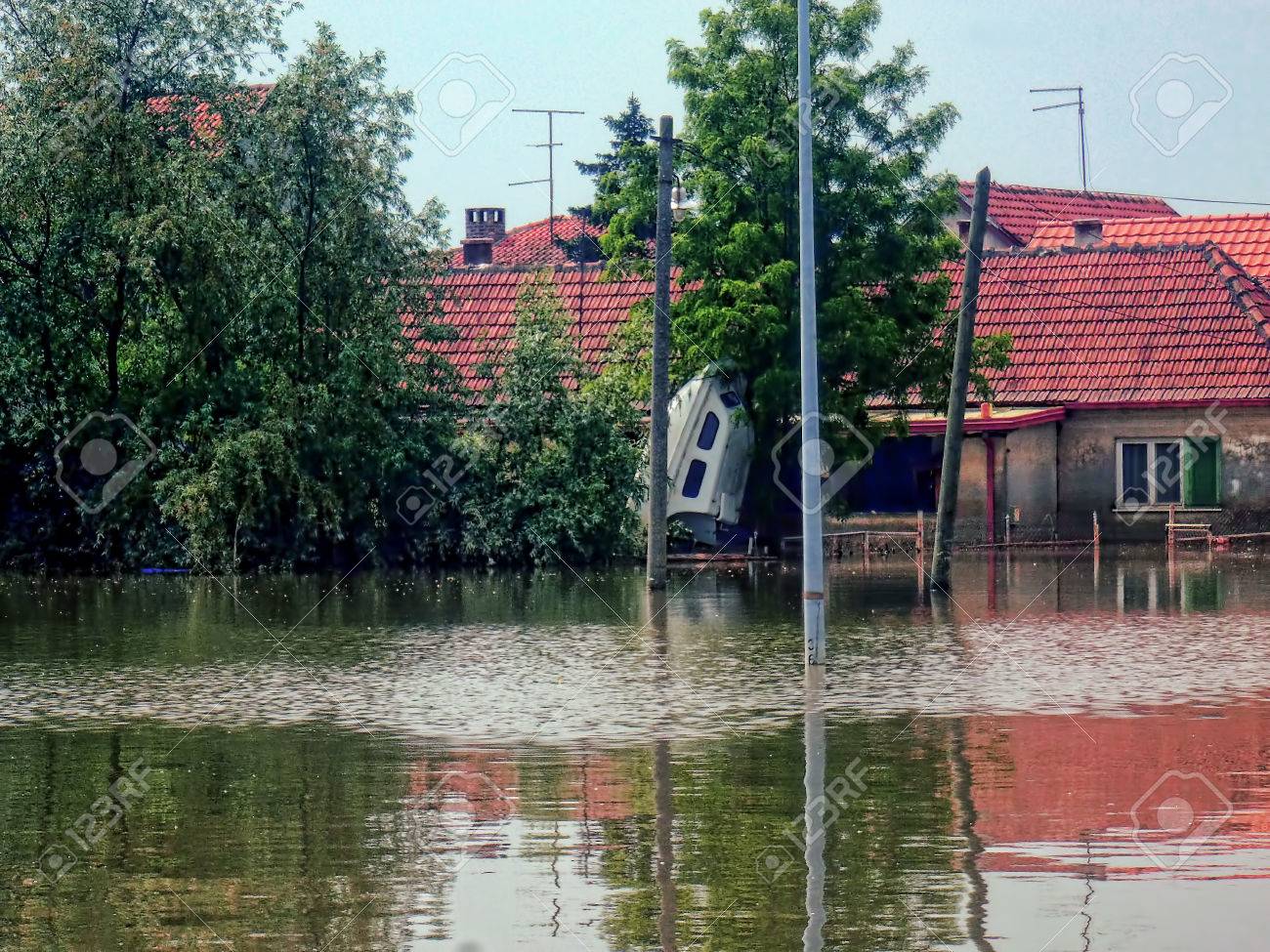 Obrenovac Serbien 24 Mai Haus Boot Und Strasse In Obrenovac