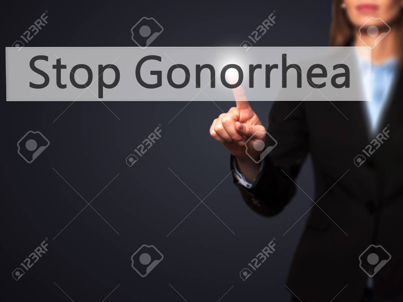 Arreter La Gonorrhee Main De Femme D Affaires En Appuyant Sur Le Bouton Sur L Interface A Ecran Tactile Affaires Technologie Concept Internet Photo Banque D Images Et Photos Libres De Droits Image 56500574