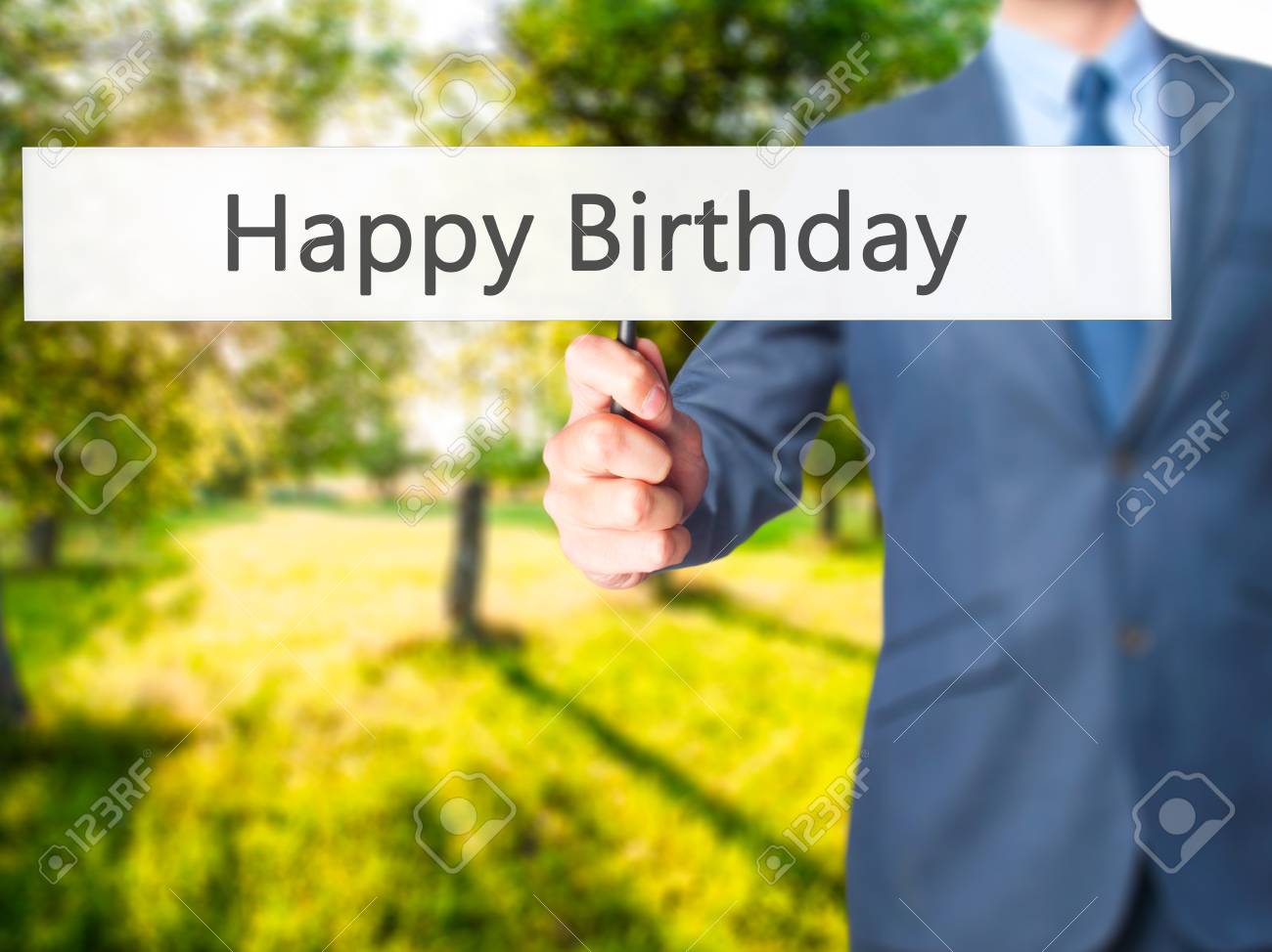 Feliz Cumpleanos Hombre De Negocios Que Muestra Negocios Tecnologia Concepto De Internet Foto De Stock Fotos Retratos Imagenes Y Fotografia De Archivo Libres De Derecho Image 62334436