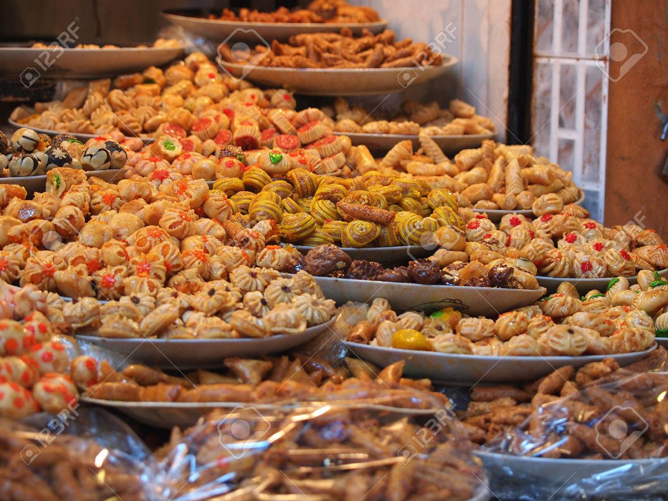 マラケシュの市場で販売されて伝統的なモロッコのお菓子 の写真素材 画像素材 Image