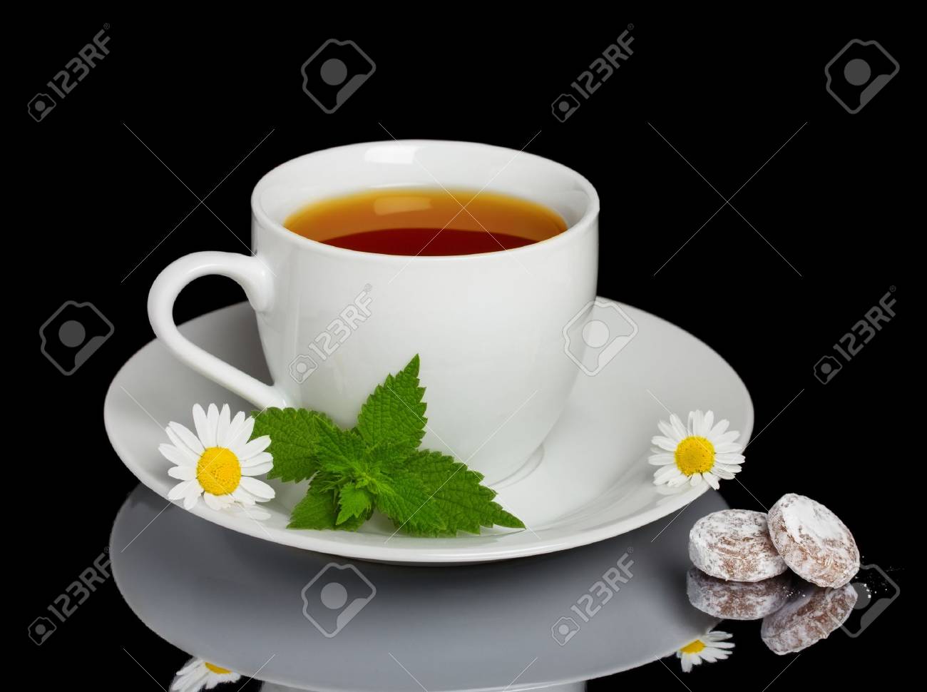 甘いマイクキャンディーズとハーブティー の写真素材 画像素材 Image