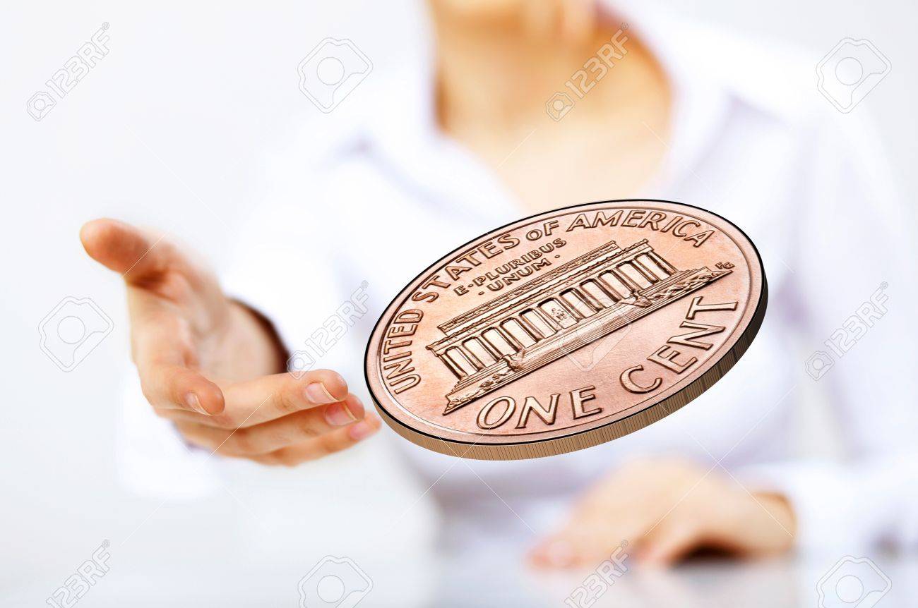 リスクと幸運の象徴としてコインを投げる人の写真素材・画像素材 Image 12561200