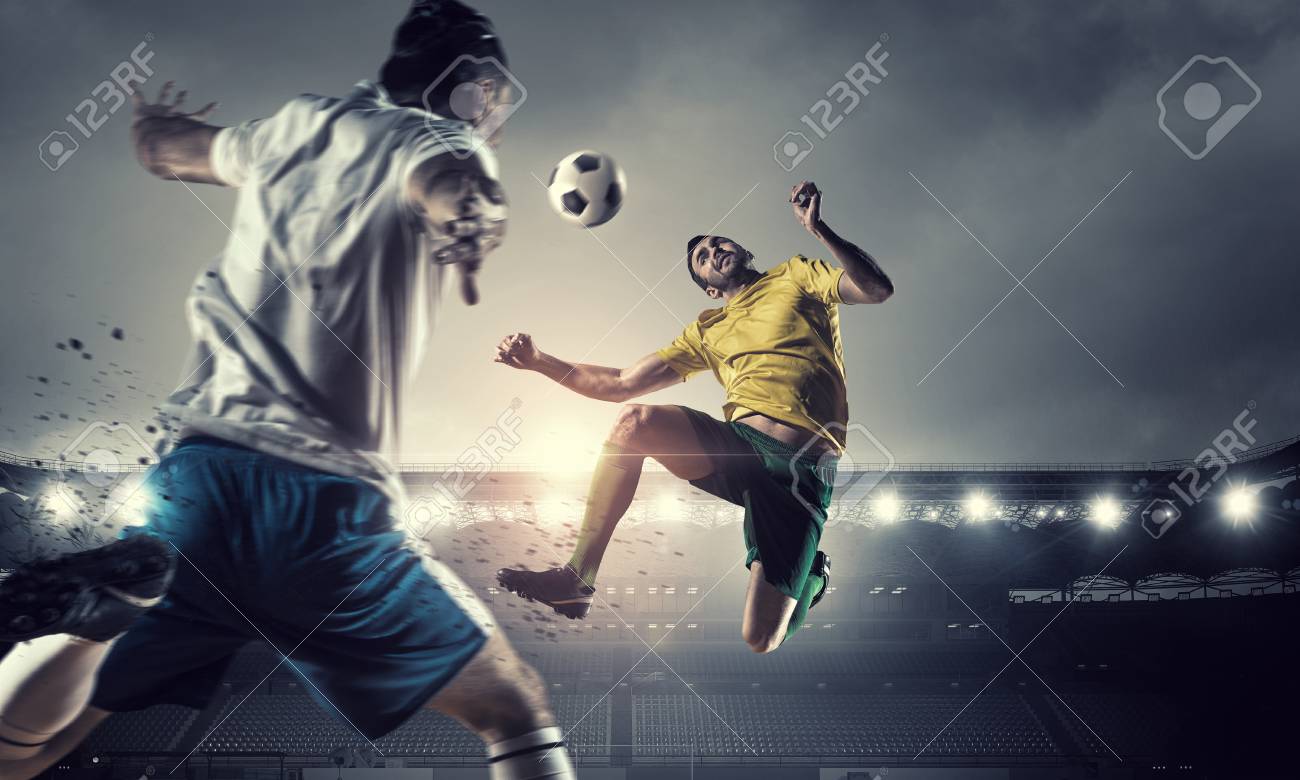 280+ Jogador De Futebol No Campo fotos de stock, imagens e fotos  royalty-free - iStock