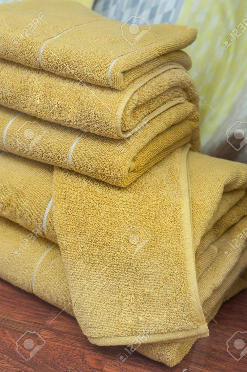 yellow bath towels closeup of yellow bath towels pile in sore showroom stockfoto 96387681 closeup of yellow bath towels pile in sore showroom royaltyvrije yellow bath towels closeup of yellow bath towels pile in sore showroom stockfoto 96387681 closeup of yellow bath towels pile in sore showroom royaltyvrije