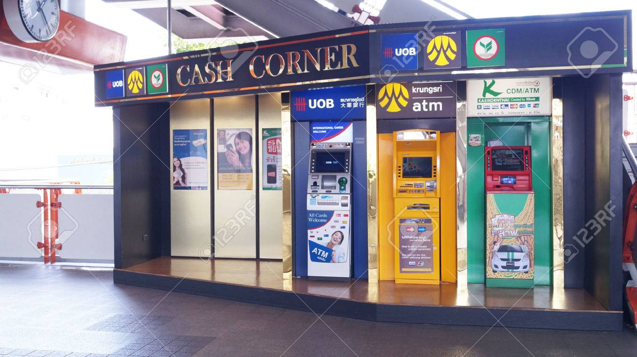 2014 년 9 월 20 일 방콕 BTS 역. 태국 방콕에서 BTS 역 ATM 기계 서비스 로열티 무료 사진, 그림, 이미지 그리고  스톡포토그래피. Image 33434815