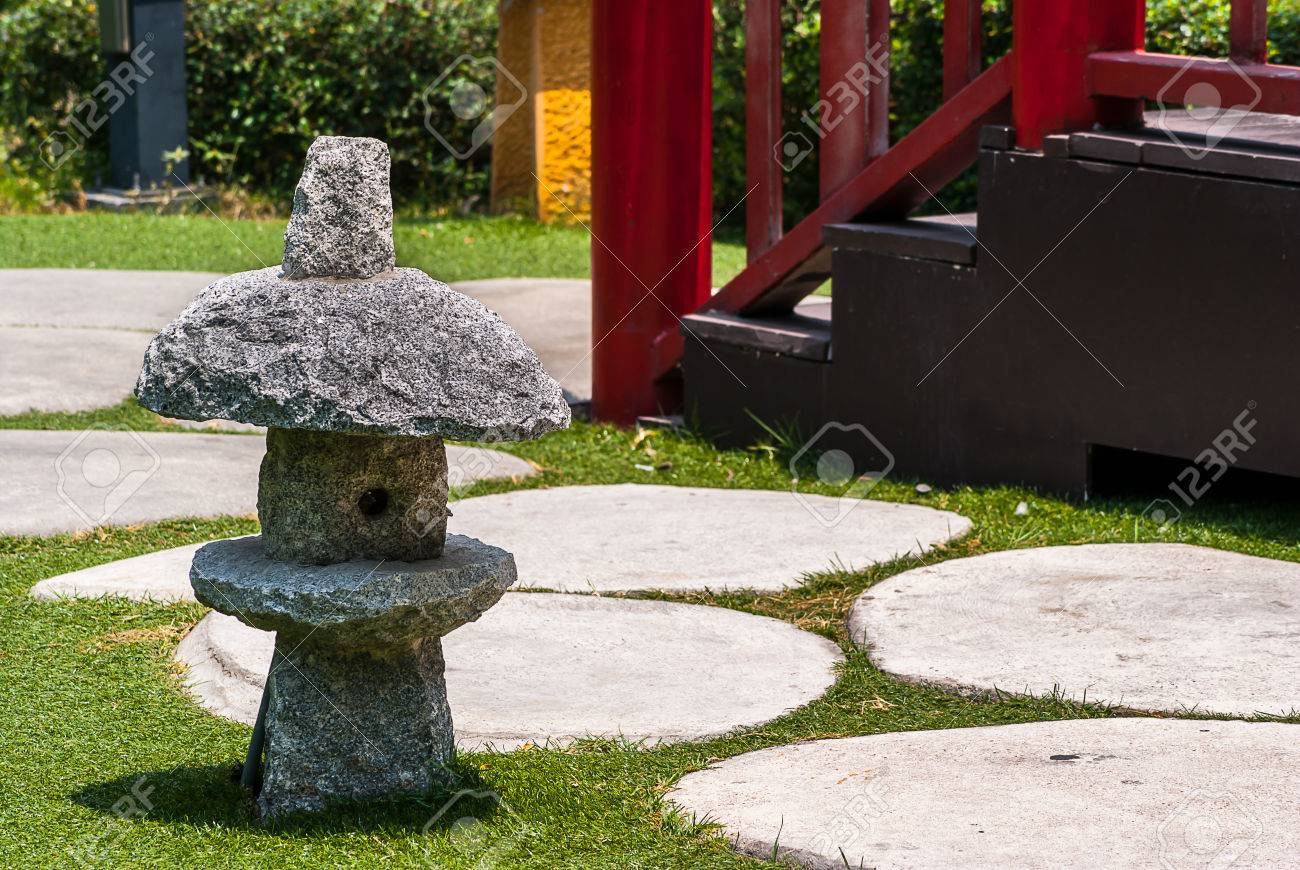 japanese stone lanterns outdoor