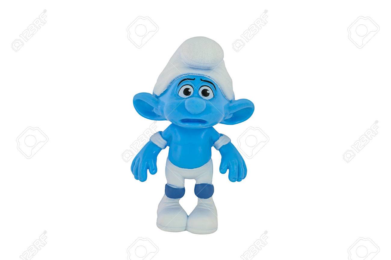 バンコク タイ 14 年 6 月 30 日 パニック スマーフ スマーフ映画から膝と肘パッド文字グッズを着ています マクドナルドの一部として販売されるプラスチックのおもちゃがあります の写真素材 画像素材 Image